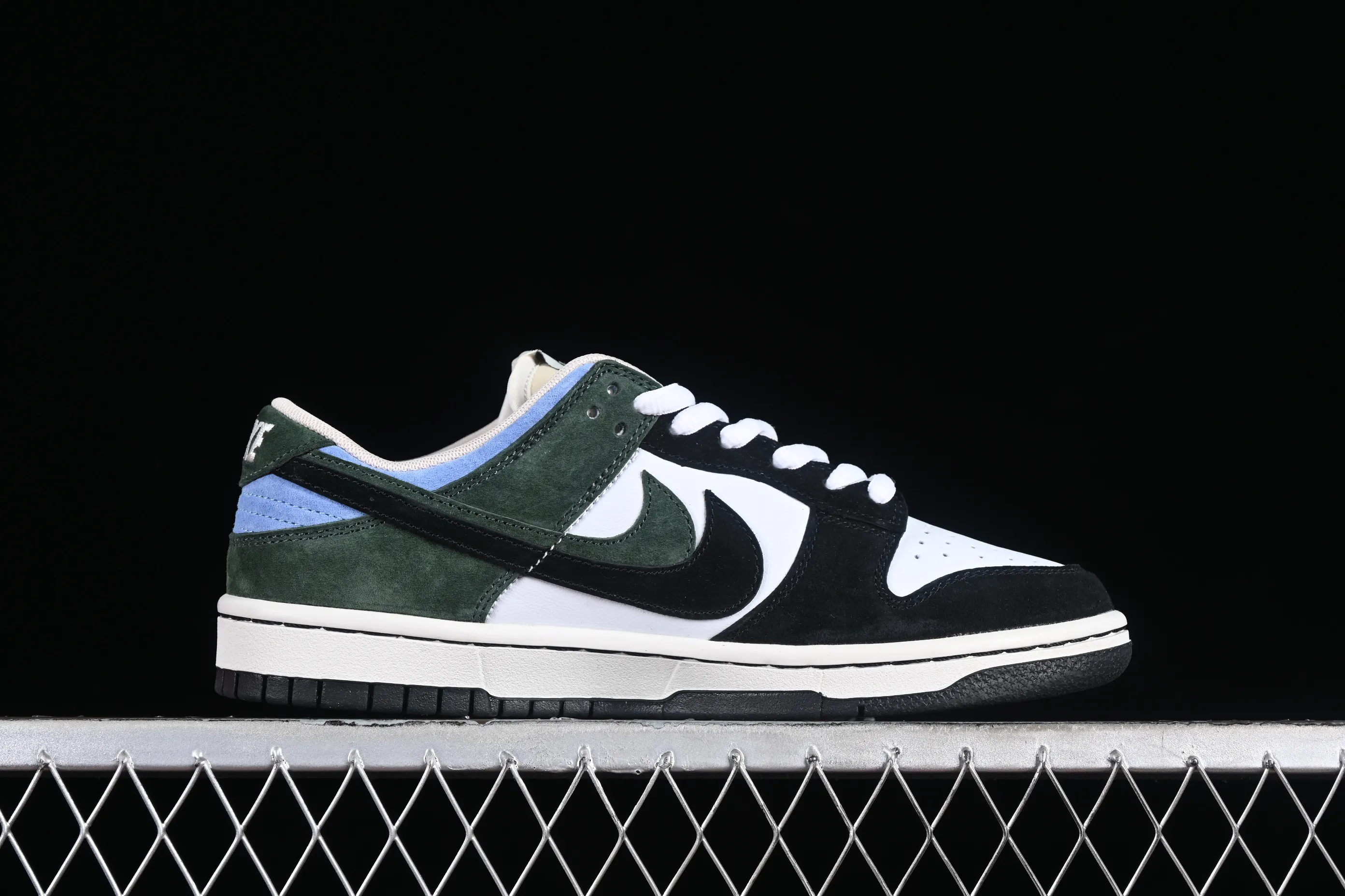 All categories Nk SB Dunk Series Nk SB Dunk Low low-top sneakers Otomo Katsuhiro x Nk SB Dunk Low "Steamboy OST" Otomo Katsuhiro co-branded double hook SB low-top sports and leisure sneakers CT2552-897
